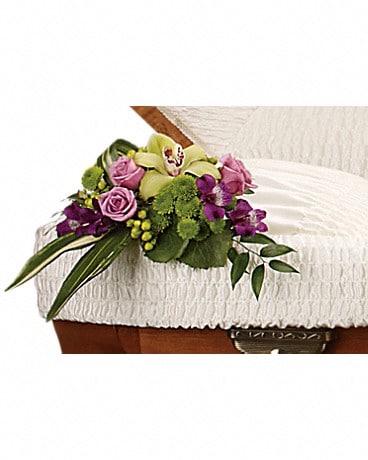Arrangement floral de condoléances et ornement pour cercueil pour l’être cher