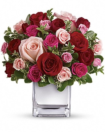 Mélange d'amour avec les roses fleur arrangement floral