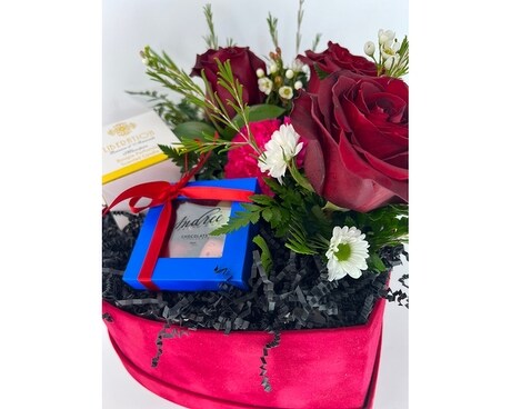 Arrangement floral Boite d’Amour en coeur