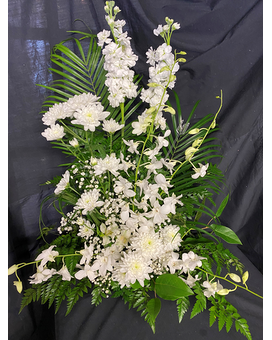 arrangement de fleur de blanc et de feuillage