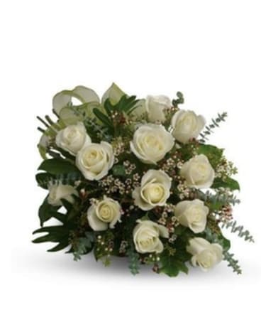 Douze roses blanches. Pas de disposition de fleurs de vase
