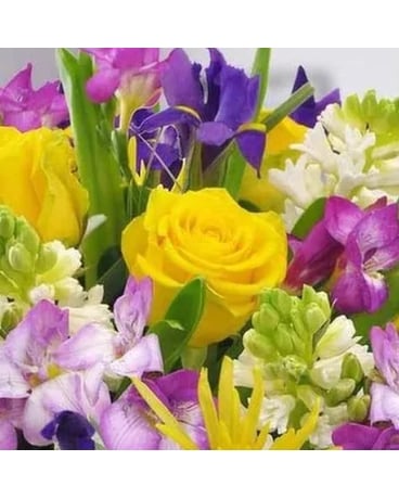 Décoration florale au choix du fleuriste (violet et jaune)