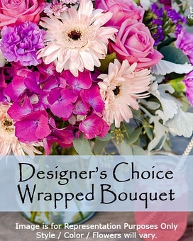 Le bouquet enveloppé par choix fleur arrangement floral du concepteur